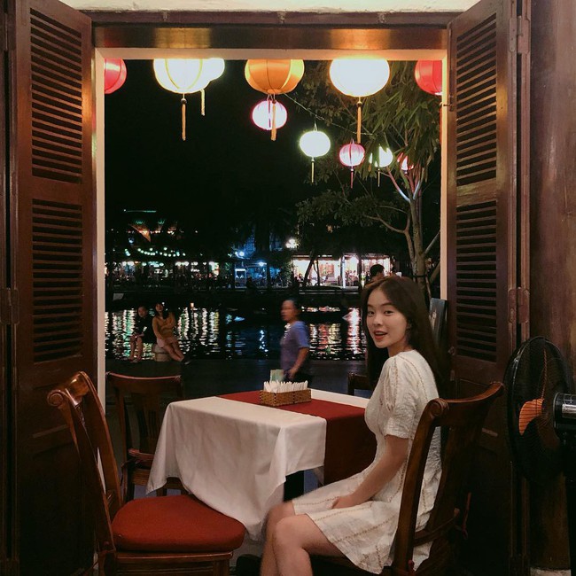 Thi&ecirc;n thần nội y H&agrave;n Quốc Lee Ha Neul đang thăm th&uacute; Hội An, khoe ảnh mặc &aacute;o d&agrave;i đội n&oacute;n l&aacute; - Ảnh 4.