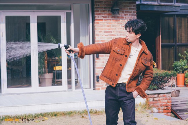 Từ khi trở lại l&agrave;m qu&yacute; &ocirc;ng độc th&acirc;n, Lee Dong Wook c&agrave;ng ng&agrave;y c&agrave;ng so&aacute;i ca ngời ngời  - Ảnh 5.