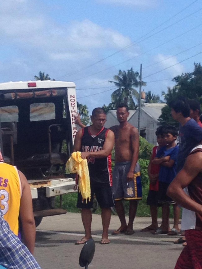 Đang tr&ecirc;n xe m&aacute;y về nh&agrave;, mẹ kh&oacute;c ngất khi con trai 19 th&aacute;ng tuổi bỗng tử vong ngay trước mắt v&igrave; một chiếc khăn - Ảnh 3.