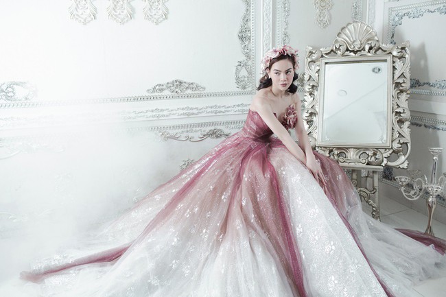 Đội vương miện, Hồ Ngọc H&agrave; khoe vẻ đẹp vạn người m&ecirc;  - Ảnh 5.