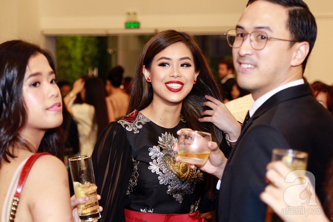 Lần đầu ti&ecirc;n vợ chồng Tăng Thanh H&agrave; c&ocirc;ng khai l&agrave;m điều n&agrave;y giữa đ&aacute;m đ&ocirc;ng  - Ảnh 4.