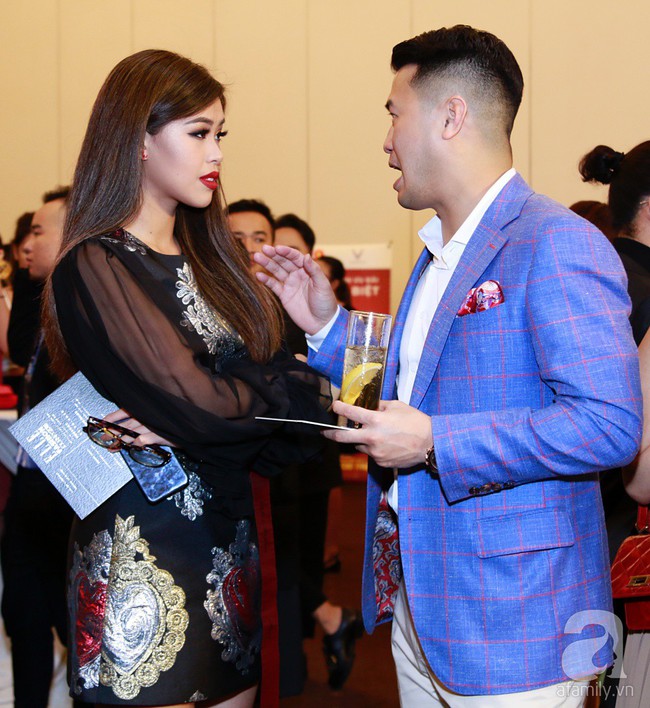 Lần đầu ti&ecirc;n vợ chồng Tăng Thanh H&agrave; c&ocirc;ng khai l&agrave;m điều n&agrave;y giữa đ&aacute;m đ&ocirc;ng  - Ảnh 6.