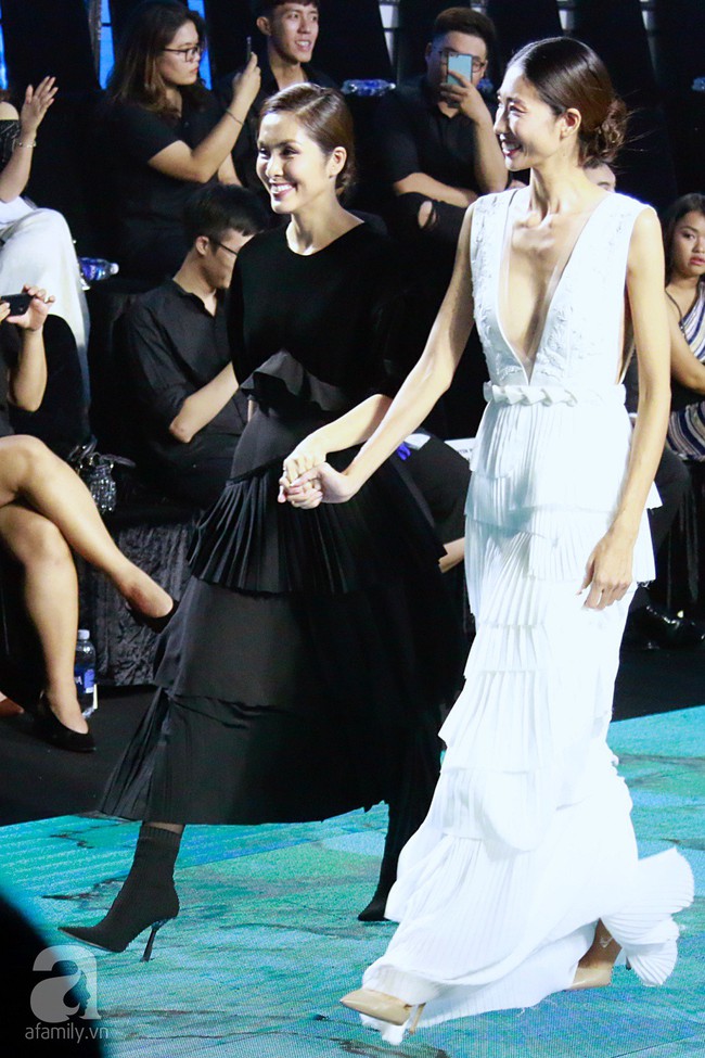 Lần đầu ti&ecirc;n vợ chồng Tăng Thanh H&agrave; c&ocirc;ng khai l&agrave;m điều n&agrave;y giữa đ&aacute;m đ&ocirc;ng  - Ảnh 12.