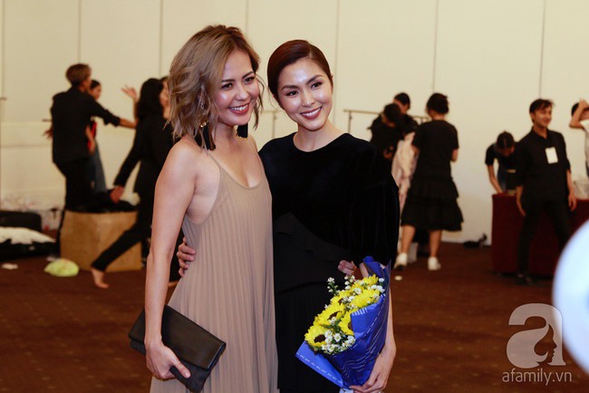 Lần đầu ti&ecirc;n vợ chồng Tăng Thanh H&agrave; c&ocirc;ng khai l&agrave;m điều n&agrave;y giữa đ&aacute;m đ&ocirc;ng  - Ảnh 16.