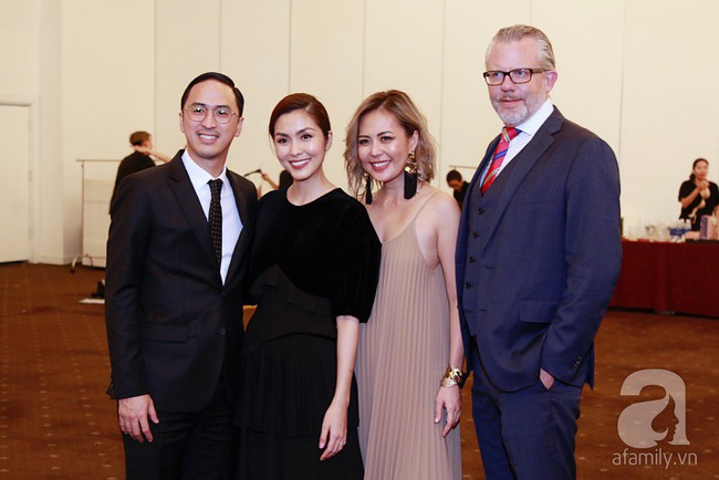 Lần đầu ti&ecirc;n vợ chồng Tăng Thanh H&agrave; c&ocirc;ng khai l&agrave;m điều n&agrave;y giữa đ&aacute;m đ&ocirc;ng  - Ảnh 17.