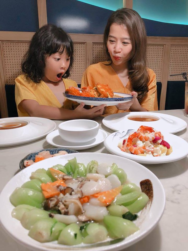 MC Diệp Chi VTV: vẫn trẻ trung mặn m&agrave; ở tuổi 32, bất chấp tin đồn ly h&ocirc;n vẫn hạnh ph&uacute;c b&ecirc;n con g&aacute;i nhỏ - Ảnh 17.