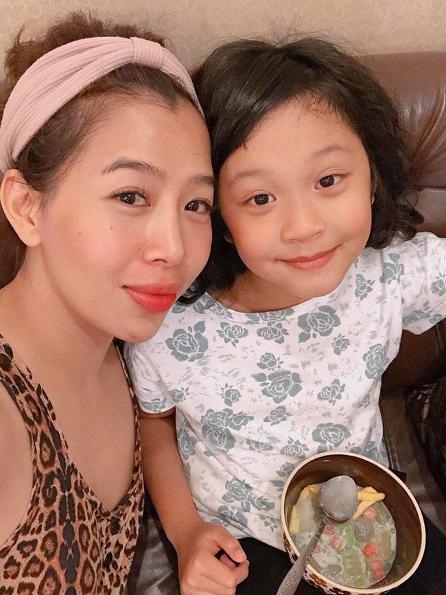 MC Diệp Chi VTV: vẫn trẻ trung mặn m&agrave; ở tuổi 32, bất chấp tin đồn ly h&ocirc;n vẫn hạnh ph&uacute;c b&ecirc;n con g&aacute;i nhỏ - Ảnh 16.