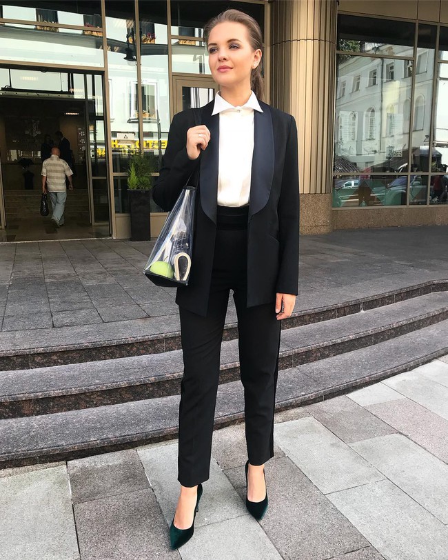 Bật m&iacute; 10 kiểu trang phục trường tồn với thời gian kh&ocirc;ng bao giờ lỗi mốt - Ảnh 8.