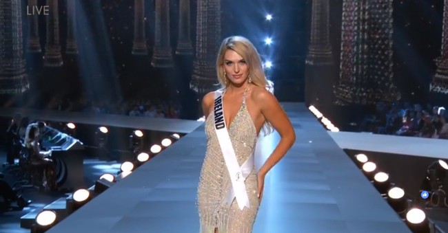 HHen Ni&ecirc; khoe v&oacute;c d&aacute;ng n&oacute;ng bỏng trong đ&ecirc;m b&aacute;n kết Miss Universe cực ho&agrave;nh tr&aacute;ng - Ảnh 8.