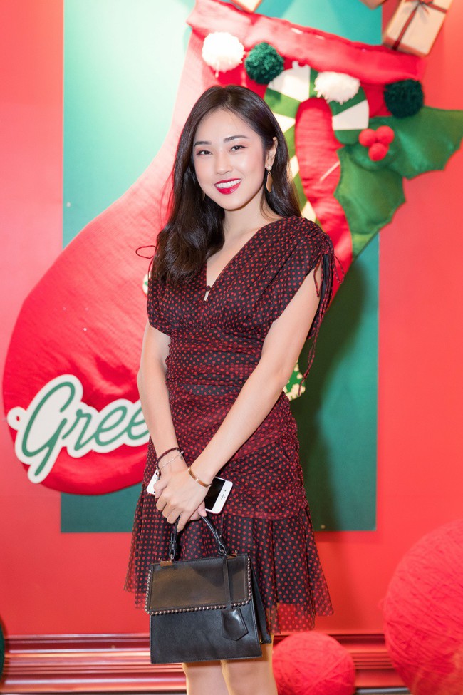 Hoa Hậu con nh&agrave; gi&agrave;u Jolie Nguyễn l&agrave;m qu&agrave; gi&aacute;ng sinh tặng trẻ em ngh&egrave;o - Ảnh 11.