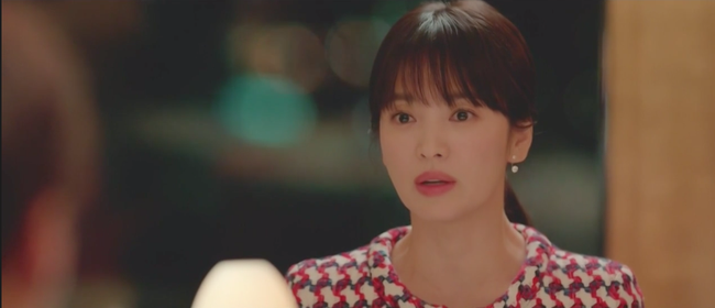 Song Hye Kyo lại g&acirc;y cho&aacute;ng v&igrave; chẳng những trẻ ngo&agrave;i sức tưởng tượng lại c&ograve;n đẹp h&uacute;t hồn - Ảnh 1.