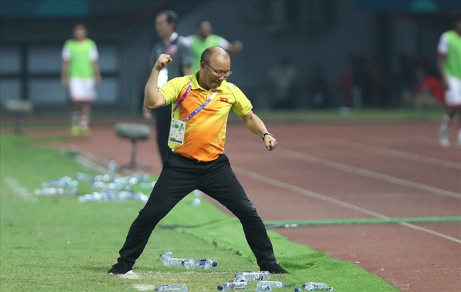 Trước thềm trận chung kết lượt về, HLV Park Hang Seo bất ngờ nhận tin vui từ qu&ecirc; nh&agrave; - Ảnh 2.