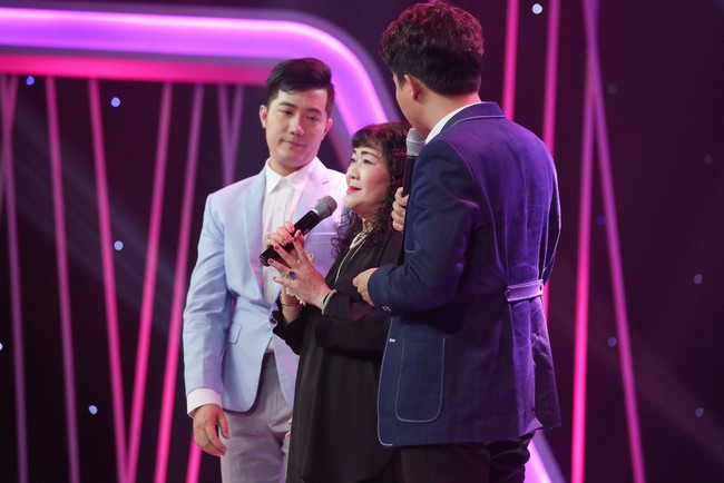 Người ấy l&agrave; ai?: Ch&agrave;ng tiếp vi&ecirc;n h&agrave;ng kh&ocirc;ng Vietnam Airlines c&ocirc;ng khai giới t&iacute;nh thứ 3, nhưng vỡ &ograve;a nhất l&agrave; khi mẹ anh - Ảnh 4.