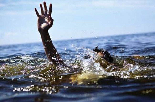 B&eacute; trai chết đuối thương t&acirc;m cạnh trường mầm non trong giờ học - Ảnh 1.