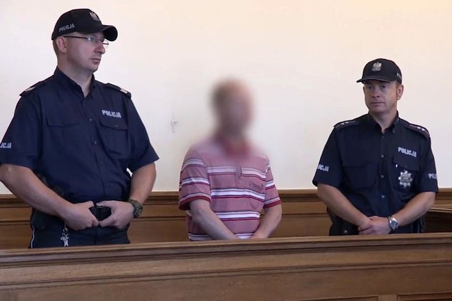 Chồng &aacute;c quỷ nhốt vợ tr&ecirc;n g&aacute;c tối 2 năm, thu 100 ngh&igrave;n cho mỗi lần những g&atilde; đ&agrave;n &ocirc;ng kh&aacute;c cưỡng hiếp nạn nh&acirc;n - Ảnh 1.