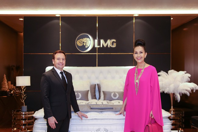 &ldquo;Người đẹp kh&ocirc;ng tuổi&rdquo; Diễm My g&acirc;y bất ngờ khi mua qu&agrave; tiền tỉ tặng chồng con nh&acirc;n dịp Gi&aacute;ng Sinh - Ảnh 9.