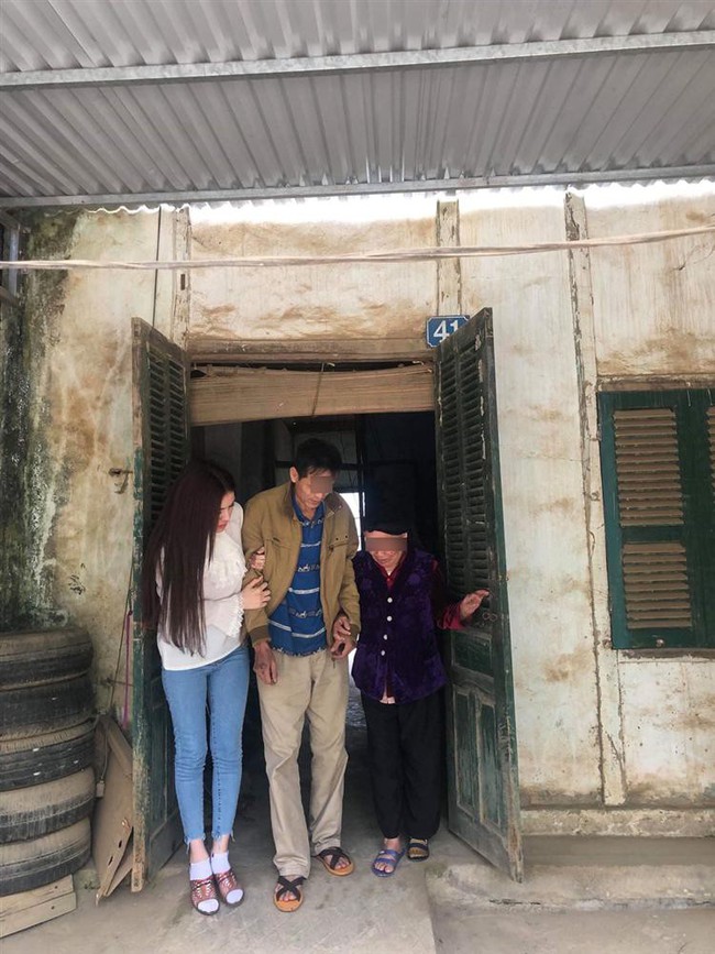 Thư Dung lộ ảnh nh&agrave; cửa xập xệ, cha gi&agrave; ốm yếu, d&acirc;n mạng bất ngờ lục lại loạt ảnh thời &ldquo;ăn sung mặc sướng&rdquo; của c&ocirc;? - Ảnh 2.