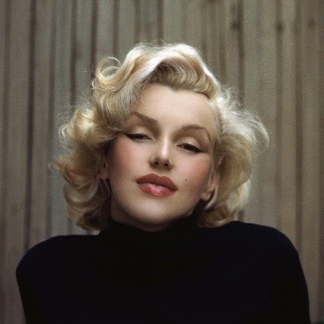 Biểu tượng sắc đẹp như Marilyn Monroe, Công nương Diana trông sẽ như thế này khi bơm môi, sửa mũi theo xu hướng thời nay - Ảnh 2. Biểu tượng sắc đẹp như Marilyn Monroe, Công nương Diana trông sẽ như thế này khi bơm môi, sửa mũi theo xu hướng thời nay - Ảnh 2.