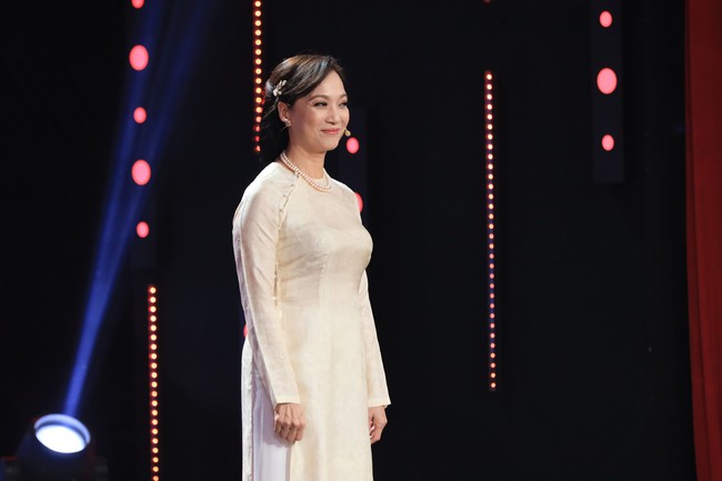 Hồng V&acirc;n tủi th&acirc;n, cảm thấy kh&ocirc;ng c&ograve;n l&agrave; phụ nữ khi đứng cạnh L&ecirc; Khanh  - Ảnh 11.