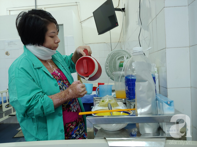 Thương t&acirc;m mẹ trẻ bị lửa xăng đốt n&aacute;t da thịt, một m&igrave;nh chống chọi đau đớn trong viện: &ldquo;Giờ t&ocirc;i chỉ sống v&igrave; con&rdquo; - Ảnh 11.