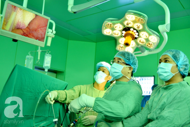 BV c&oacute; Trung t&acirc;m Phẫu thuật nội soi xuất sắc đầu ti&ecirc;n tại VN: Cứu người phụ nữ bị ung thư bằng nội soi 3D - Ảnh 6.
