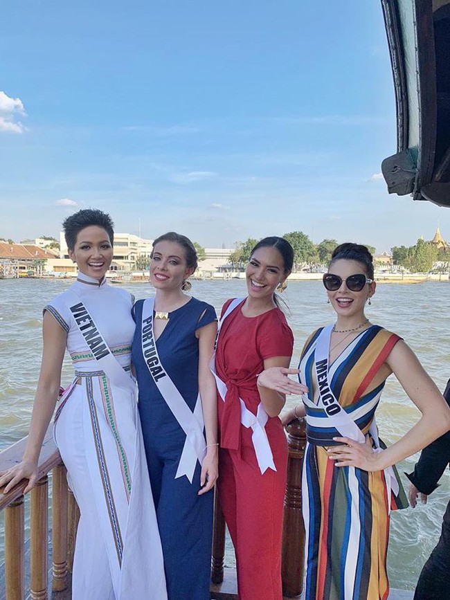 Giữa d&agrave;n cả trăm người đẹp, HHen Ni&ecirc; thuộc số hiếm được chọn xuất hiện tr&ecirc;n Instagram của Vogue Th&aacute;i với &aacute;o d&agrave;i lạ - Ảnh 6.