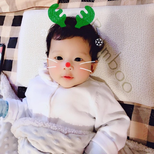 M&ugrave;a đ&ocirc;ng mới về, chị em thi nhau khoe đi ăn đồ ngon, quần &aacute;o sang chảnh xinh đẹp ra phố đ&oacute;n gi&oacute; lạnh - Ảnh 4.