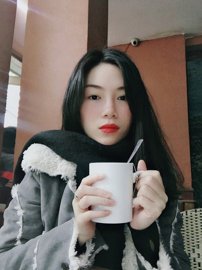 M&ugrave;a đ&ocirc;ng mới về, chị em thi nhau khoe đi ăn đồ ngon, quần &aacute;o sang chảnh xinh đẹp ra phố đ&oacute;n gi&oacute; lạnh - Ảnh 1.