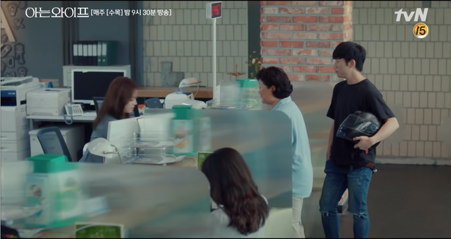 D&ugrave; mang kiếp th&ecirc; n&ocirc; nhưng khi Ji Sung ra tay bắt cướp th&igrave; cũng chất thế n&agrave;y đ&acirc;y - Ảnh 2.