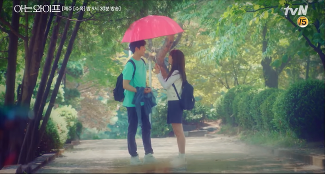 D&ugrave; mang kiếp th&ecirc; n&ocirc; nhưng khi Ji Sung ra tay bắt cướp th&igrave; cũng chất thế n&agrave;y đ&acirc;y - Ảnh 8.