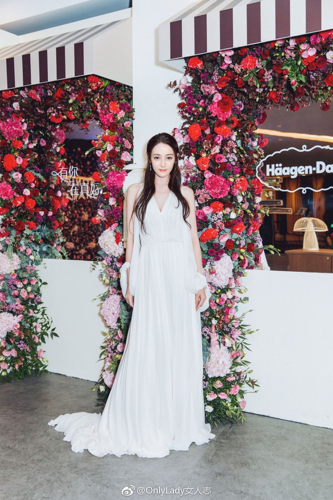 Địch Lệ Nhiệt Ba xuất hiện lung linh tại sự kiện: Vẻ đẹp ti&ecirc;n nữ gi&aacute;ng trần l&agrave; c&oacute; thật! - Ảnh 1.