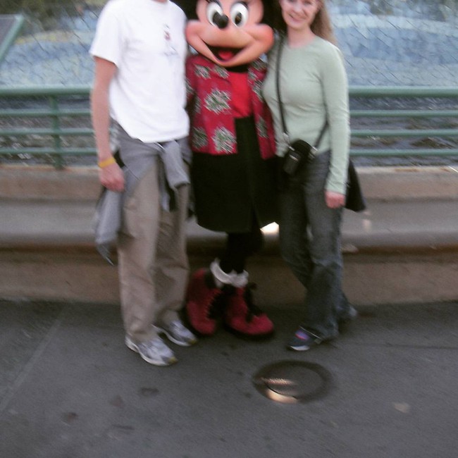 Cười ra nước mắt khi nhờ người lạ l&agrave;m ph&oacute; nh&ograve;m: Ảnh kh&ocirc;ng nh&ograve;e nhoẹt, mờ tịt th&igrave; cũng thấy to&agrave;n ch&acirc;n khiến nh&acirc;n vật ch&iacute;nh cả đời chẳng qu&ecirc;n - Ảnh 11.