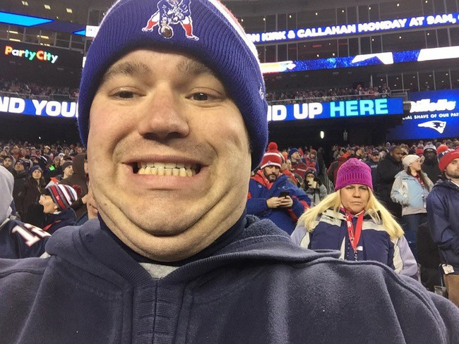 Cười ra nước mắt khi nhờ người lạ l&agrave;m ph&oacute; nh&ograve;m: Ảnh kh&ocirc;ng nh&ograve;e nhoẹt, mờ tịt th&igrave; cũng thấy to&agrave;n ch&acirc;n khiến nh&acirc;n vật ch&iacute;nh cả đời chẳng qu&ecirc;n - Ảnh 14.