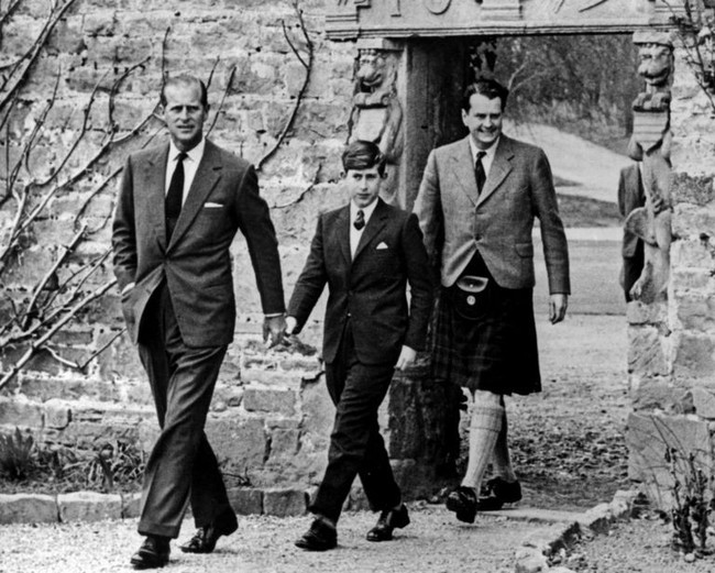 Th&aacute;i tử Charles: Từ cậu b&eacute; c&ocirc; độc, bị coi thường v&agrave; bắt nạt đến người đ&agrave;n &ocirc;ng từ bỏ gia đ&igrave;nh ho&agrave;n hảo, nhất quyết lấy người m&igrave;nh y&ecirc;u - Ảnh 5.