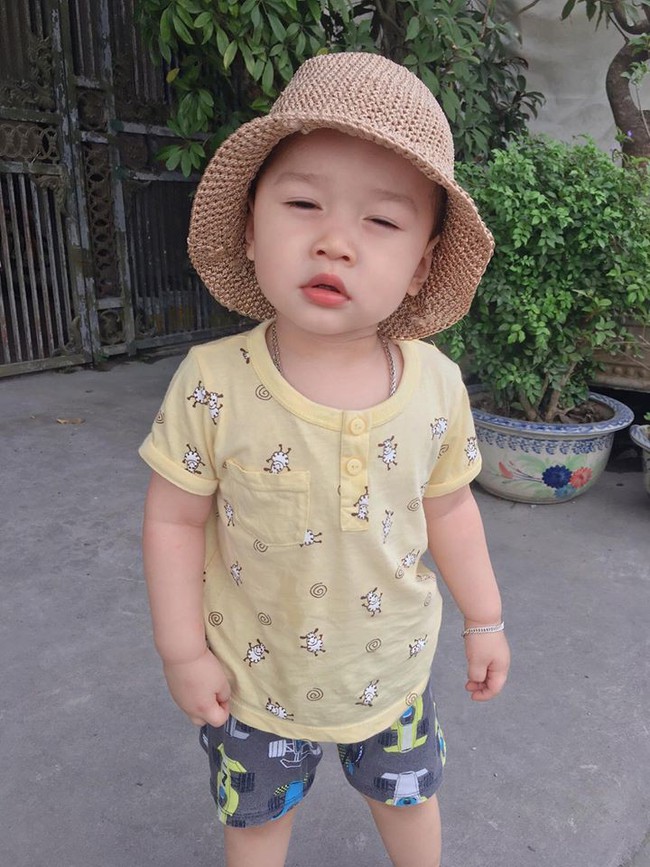 Hot trend mới của hội bỉm sữa: Tranh nhau khoe con với biểu cảm mặt thộn cực đ&aacute;ng y&ecirc;u - Ảnh 3.