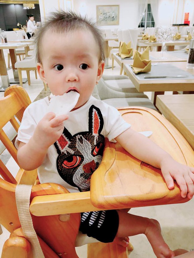 Hot trend mới của hội bỉm sữa: Tranh nhau khoe con với biểu cảm mặt thộn cực đ&aacute;ng y&ecirc;u - Ảnh 1.