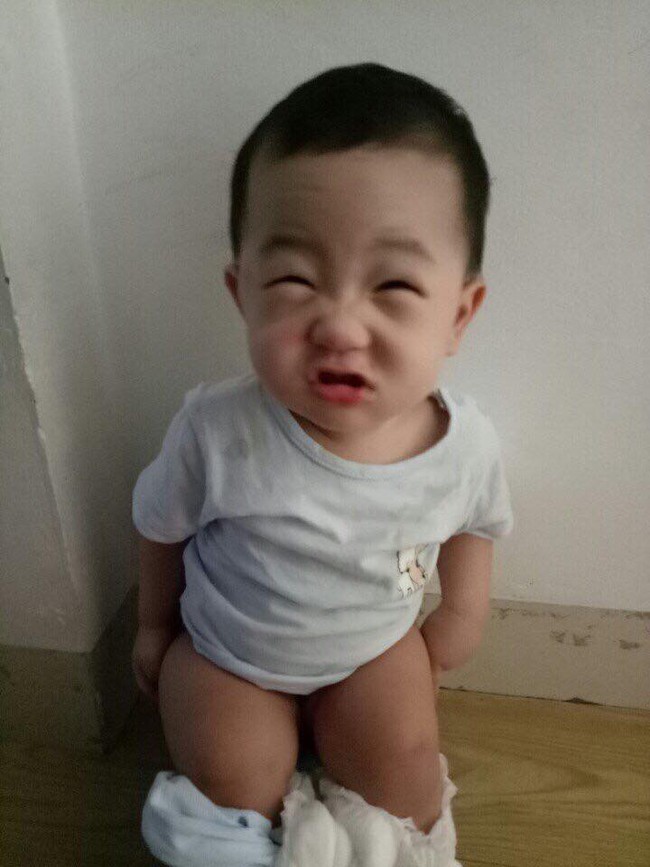 Hot trend mới của hội bỉm sữa: Tranh nhau khoe con với biểu cảm mặt thộn cực đ&aacute;ng y&ecirc;u - Ảnh 6.