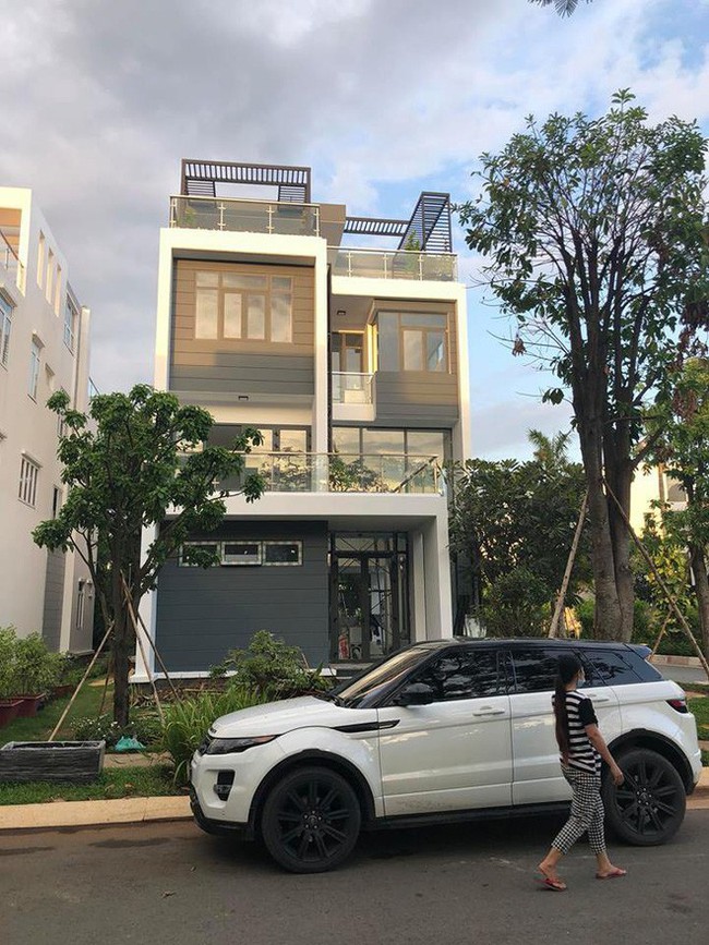 Cận cảnh biệt thự triệu USD lộng lẫy, rộng hơn 500m2 của Qu&aacute;ch Th&agrave;nh Danh tại S&agrave;i G&ograve;n - Ảnh 3.