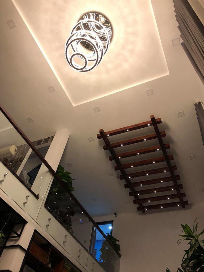 Cận cảnh biệt thự triệu USD lộng lẫy, rộng hơn 500m2 của Qu&aacute;ch Th&agrave;nh Danh tại S&agrave;i G&ograve;n - Ảnh 9.