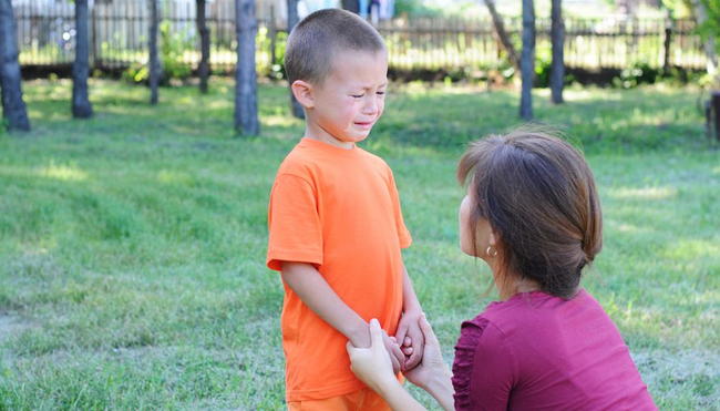 Kh&ocirc;ng phải h&igrave;nh phạt hay đ&ograve;n roi, đ&acirc;y mới ch&iacute;nh những l&agrave; điều bạn n&ecirc;n l&agrave;m khi con kh&ocirc;ng v&acirc;ng lời - Ảnh 3.