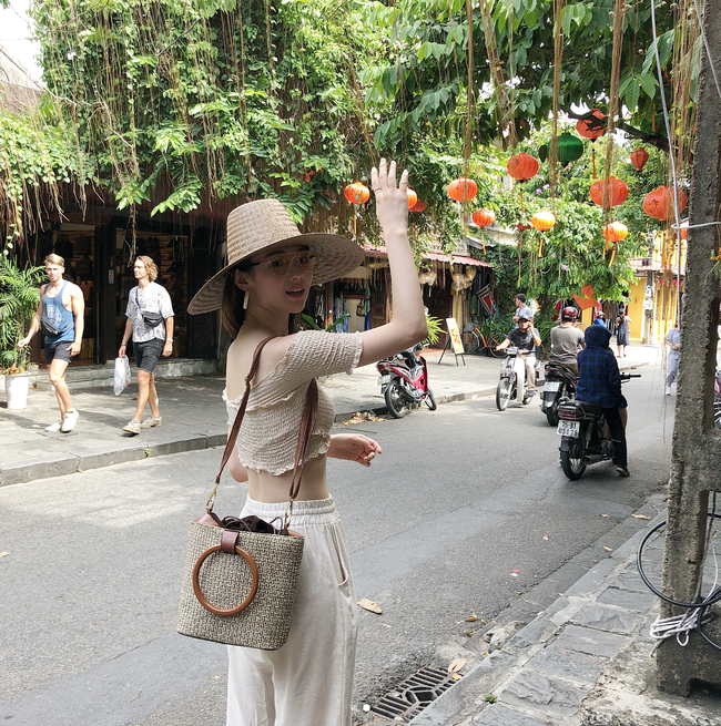 Trời chớm thu, loạt hot trend của m&ugrave;a mới đều g&oacute;p mặt trong street style tuần n&agrave;y của c&aacute;c qu&yacute; c&ocirc; ch&acirc;u &Aacute; - Ảnh 15.
