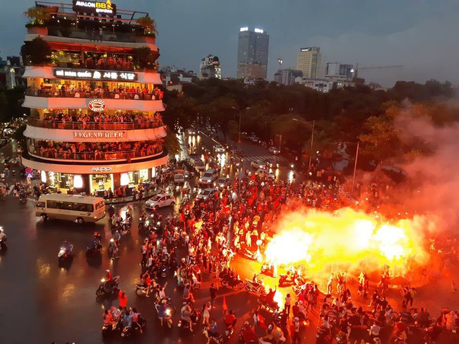 Vietnam Airlines tăng chuyến bay phục vụ người h&acirc;m mộ sang cổ động đội tuyển Olympic Việt Nam tranh huy chương đồng - Ảnh 2.