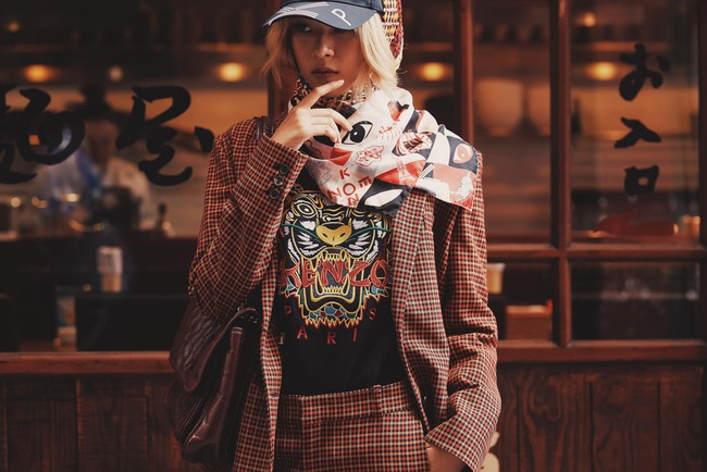 L&agrave;m gi&aacute;m khảo c&ugrave;ng V&otilde; Ho&agrave;ng Yến, Ph&iacute; Phương Anh bị ch&ecirc; bai kh&ocirc;ng đủ tầm  - Ảnh 2.