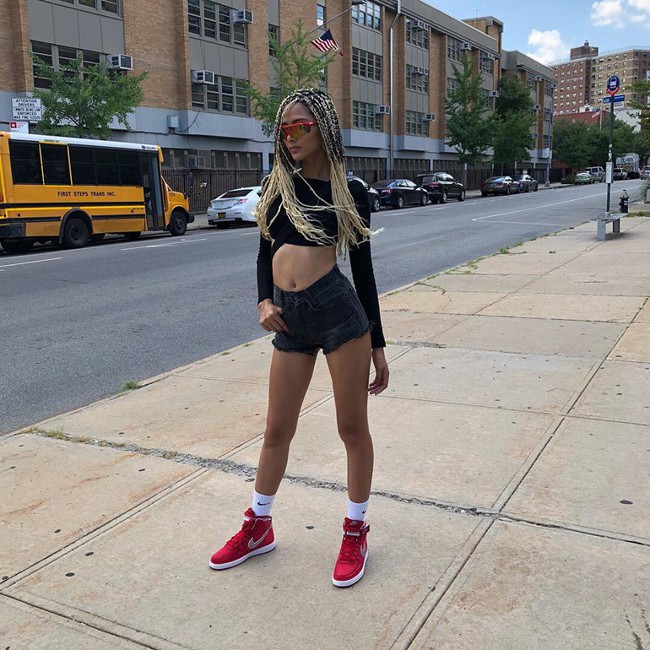 Với phong c&aacute;ch n&agrave;y, bạn c&oacute; nhận ra đ&acirc;y ch&iacute;nh l&agrave; &Aacute; hậu Ho&agrave;n vũ Ho&agrave;ng Th&ugrave;y? - Ảnh 1.