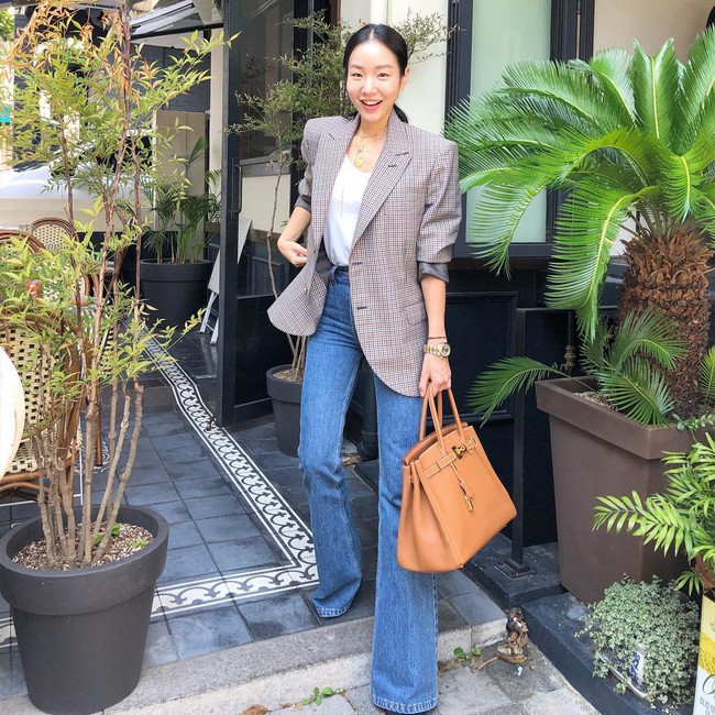 Muốn diện đồ đơn giản m&agrave; kh&ocirc;ng bị nh&agrave;m ch&aacute;n, c&aacute;c n&agrave;ng h&atilde;y ngắm qua street style Ch&acirc;u &Aacute; tuần n&agrave;y xem sao  - Ảnh 6.