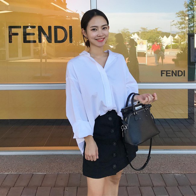 Muốn diện đồ đơn giản m&agrave; kh&ocirc;ng bị nh&agrave;m ch&aacute;n, c&aacute;c n&agrave;ng h&atilde;y ngắm qua street style Ch&acirc;u &Aacute; tuần n&agrave;y xem sao  - Ảnh 8.