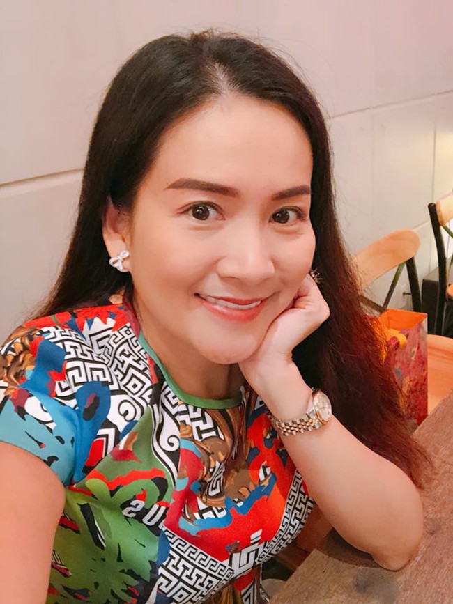 B&iacute; quyết hạnh ph&uacute;c của hai người phụ nữ c&ugrave;ng chồng đi qua thị phi: V&acirc;n Anh vợ đại gia kim cương v&agrave; Anh Thơ b&agrave; x&atilde; B&igrave;nh MInh - Ảnh 3.