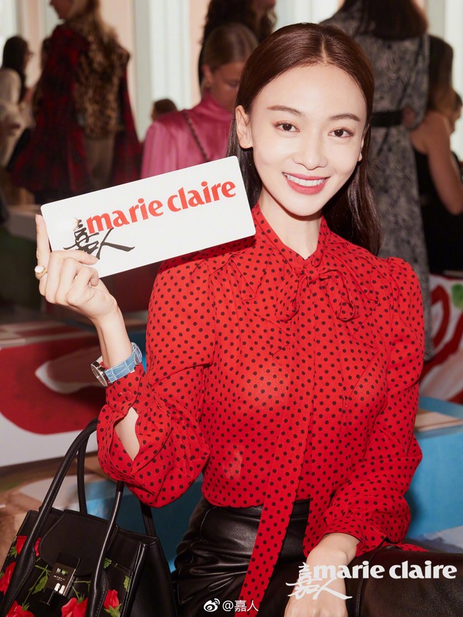 Ngô Cẩn Ngôn tại New York Fashion Week: Là thiếu khí chất đến mờ nhạt hay “thiên nga đen” sang chảnh? - Ảnh 5. Ngô Cẩn Ngôn tại New York Fashion Week: Là thiếu khí chất đến mờ nhạt hay “thiên nga đen” sang chảnh? - Ảnh 5.