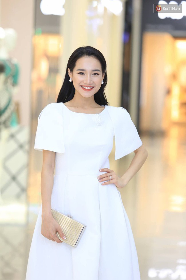 Nh&atilde; Phương chọn v&aacute;y tinh kh&ocirc;i, trang điểm dịu d&agrave;ng nhưng lại lộ khuyết điểm khiến ai thấy cũng quan ngại - Ảnh 3.