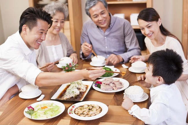 Về l&agrave;m d&acirc;u hơn 10 năm, sau khi biết được sự thật về đứa con g&aacute;i của anh chồng, t&ocirc;i suy sụp v&igrave; bị cả gia đ&igrave;nh chồng lừa dối - Ảnh 1.